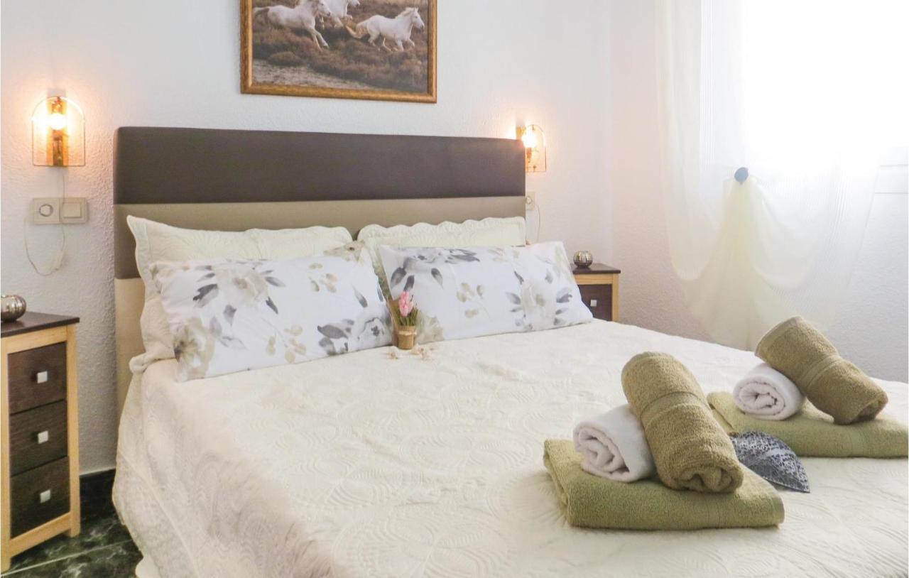 2 Bedroom Stunning Apartment In Torrevieja Exterior foto